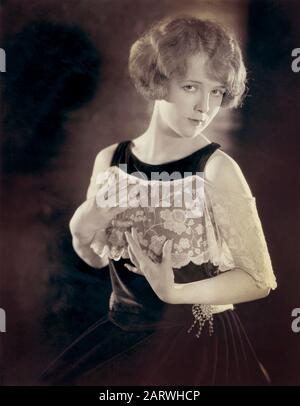 Schauspielerin Pauline Garon (1900-1965), Half-Length Publicity Portrait, Paramount Pictures, 1923 Stockfoto