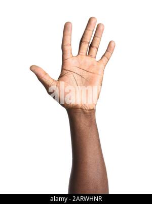 Hand von afroamerikanischem Mann mit offener Handfläche auf weißem Hintergrund Stockfoto