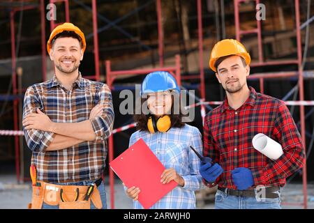 Porträt der Architekten im Gebäudebereich Stockfoto