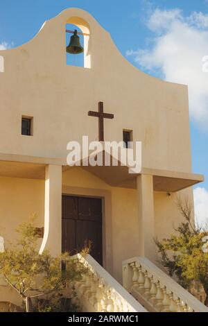 Schöne Aufnahme einer Kirche in Azure Window Ruinen, Malta Stockfoto