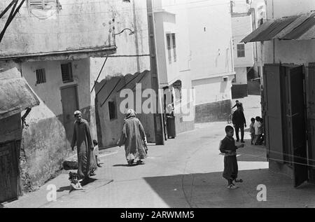 Tanger (Marokko). Nummer 27 Schlangenbeschwörer, Nummer 28.29. Kaschbah Datum: 9. August 1967 Ort: Marokko Stichwörter: Kaschbahs, Schlange Chargers Stockfoto