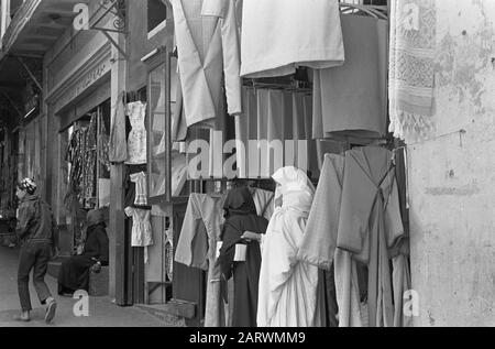 Tanger (Marokko). Nummer 27 Schlangenbeschwörer, Nummer 28.29. Kaschbah Datum: 9. August 1967 Ort: Marokko Stichwörter: Kaschbahs Stockfoto