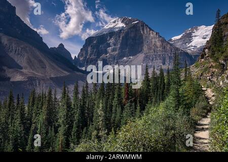 Fahren Sie in die Ebene der Sechs Gletscher oberhalb von Lake Louise, Banff National Park, The Rockies, Alberta Canada Stockfoto