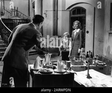 Ralph RICHARDSON BOBBY Henrey und MICHELE MORGAN im GEFALLENEN IDOL 1948 Regisseur CAROL REED Kurzgeschichte und Drehbuch GRAHAM GREENE Executive Producer ALEXANDER KORDA London Film Productions / British Lion Film Corporation Stockfoto