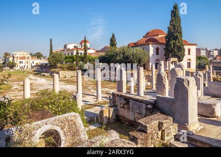 Panorama-Blick auf die römische Agora, Athen, Griechenland. Es ist eines der wichtigsten Wahrzeichen Athens. Landschaft der Antiken griechischen Ruinen im Zentrum Athens in der Nähe Von Pl Stockfoto
