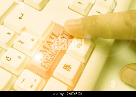 Handschrift Text schreiben e-Engagement. Konzeptionelle Foto messen, wie Teilnehmer in der e-mail Kampagnen aktivieren Stockfoto