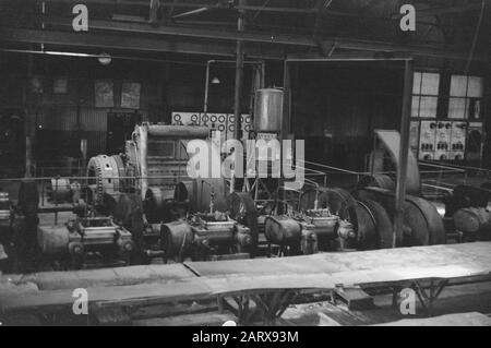 Banjoemas, Chinesische Kontrollkommission. Hafen von Tjilatjap. Waranedja Tjilatjap: Innenfoto der Gummifabrik Tjeseroe-Tjipard, die völlig intakt gefunden wurde. Datum: 10.Oktober 1947 Ort: Indonesien, Niederländisch-Ostindien Stockfoto