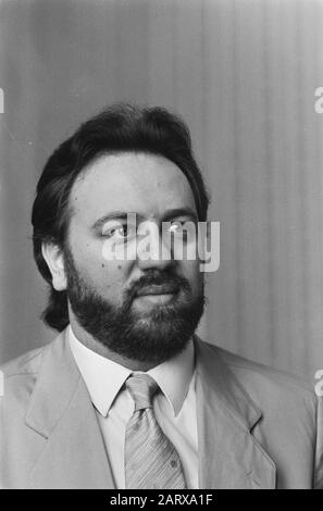 Zukünftiger Dirigent Riccardo Chailly vom Concertgebouw Orchester probt für einige Konzerte mit dem Concertgebouw Orchester Datum: 13. August 1986 Schlagwörter: Konzerte, Dirigenten Personenname: Chai, Riccardo Stockfoto