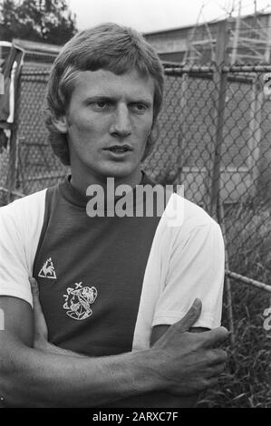 AJAX präsentiert die neue Auswahl für die kommende Fußballsaison 1975-1976 Ton Wickel Datum: 15 Juli 1975 Standort: Amsterdam, Noord-Holland Schlüsselwörter: Porträts, Sport, Fußball Persönlicher Name: Wickel, Ton Institution Name: AJAX Stockfoto