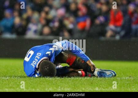 Glasgow, Großbritannien. Januar 2020. Der Rangers FC spielte gegen Ross County in einem Spiel der Scottish Premiership League im Ibrox-Fußballstadion in Glasgow, Schottland. Dies ist ein wichtiges Spiel für die Rangers, die in der 2. Liga sitzen.die Rangers gewannen 2 - 0 und Jermain Defoe, der das erste Tor erzielt hatte, wurde mit einer schweren Verletzung am Bein abgeführt. Kredit: Findlay / Alamy News Stockfoto