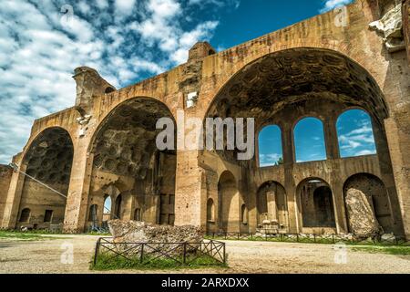 Die Basilika des Maxentius und Konstantin in das Forum Romanum in Rom, Italien Stockfoto