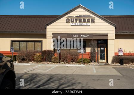 Outback Steakhouse, Außenansicht, Rückansicht mit Wegnahme. Wichita, Kansas, USA. Stockfoto