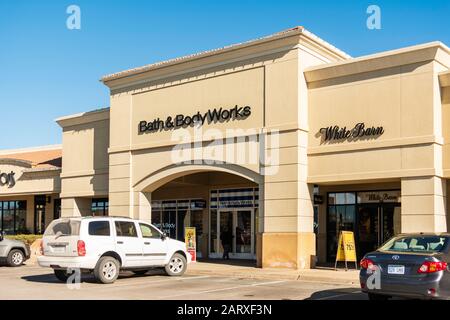 Außenansicht und Eingang des Bath & Body Works Shops im Bradley Fair Einkaufszentrum, Wichita, Kansas, USA. Stockfoto