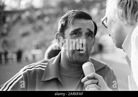 Fußball Interland West Deutschland-Niederlande 1-1 Trainer Knobel am Ende Datum: 17. Mai 1975 Standort: Deutschland, Frankfurt Schlagwörter: Interlands, Porträts, Sport, Trainer, Fußball Personenname: Knobel, George Stockfoto