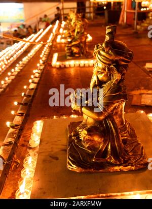 Sree Padmanabhaswamy Temple und lakshadeepam padmatheertham Teich während der Zeremonie, Thiruvananthapuram, Kerala, Indien Stockfoto