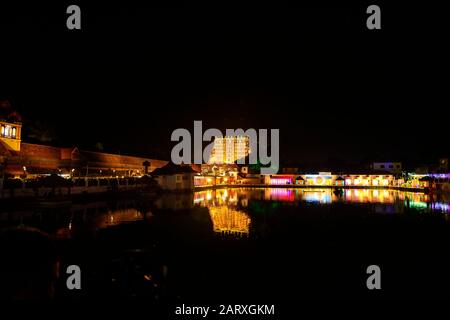 Sree Padmanabhaswamy Temple und lakshadeepam padmatheertham Teich während der Zeremonie, Thiruvananthapuram, Kerala, Indien Stockfoto