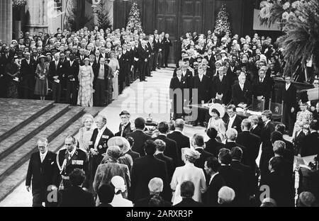 Thronwechsel 30. april, Amtseinführung in Nieuwe Kerk; NR. 14, 15, 16: Eintritt in die Königsfamilie Datum: 30. April 1980 Schlüsselwörter: Thronwechsel, Minister Name Der Institution: Neue Kirche Stockfoto