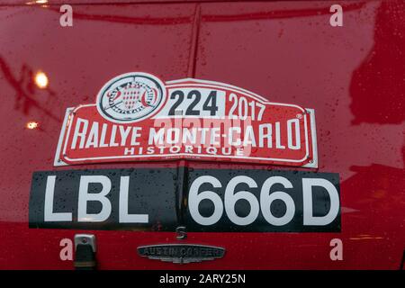 Glasgow, Schottland, Großbritannien. Januar 2020. Start der UK-Etappe der 23. Historique Monte Carlo Rallye, die vom Glasgower George Square auf der langen Fahrt nach Monaco abgeht. Die Historique Rallye sollte in den frühen Morgenstunden am 5. Februar in Monte Carlo eintreffen. Die 5. Classique Veranstaltung bietet Autos von 1911 bis 1965 und folgt der gleichen Strecke nach Monte Carlo, ohne jedoch Zeitstufen zu berücksichtigen, sie kommt am 1. Februar in Monte Carlo an. Kredit: Richard Gass/Alamy Live News Stockfoto