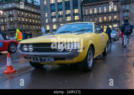 Glasgow, Schottland, Großbritannien. Januar 2020. Start der UK-Etappe der 23. Historique Monte Carlo Rallye, die vom Glasgower George Square auf der langen Fahrt nach Monaco abgeht. Die Historique Rallye sollte in den frühen Morgenstunden am 5. Februar in Monte Carlo eintreffen. Die 5. Classique Veranstaltung bietet Autos von 1911 bis 1965 und folgt der gleichen Strecke nach Monte Carlo, ohne jedoch Zeitstufen zu berücksichtigen, sie kommt am 1. Februar in Monte Carlo an. Kredit: Richard Gass/Alamy Live News Stockfoto