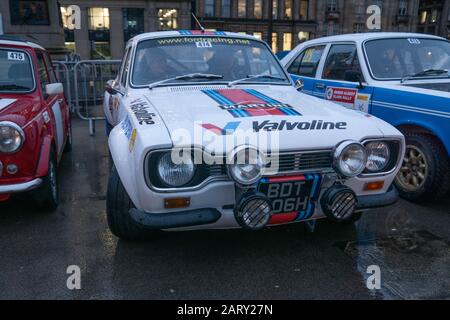 Glasgow, Schottland, Großbritannien. Januar 2020. Start der UK-Etappe der 23. Historique Monte Carlo Rallye, die vom Glasgower George Square auf der langen Fahrt nach Monaco abgeht. Die Historique Rallye sollte in den frühen Morgenstunden am 5. Februar in Monte Carlo eintreffen. Die 5. Classique Veranstaltung bietet Autos von 1911 bis 1965 und folgt der gleichen Strecke nach Monte Carlo, ohne jedoch Zeitstufen zu berücksichtigen, sie kommt am 1. Februar in Monte Carlo an. Kredit: Richard Gass/Alamy Live News Stockfoto