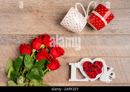 Draufsicht über Valentinstag mit Rosen Stockfoto