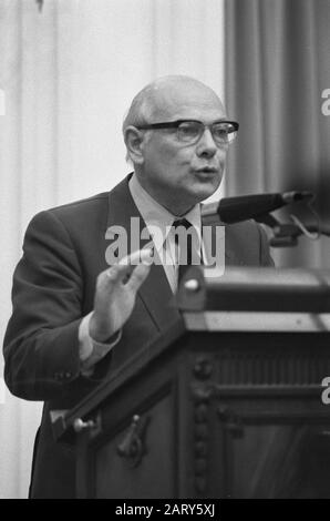 Zweite Kammer, allgemeine Überlegungen zum Haushalt, nein 8, 9, 10 den Uyl, Überschrift Datum: 12. Oktober 1971 Stichwörter: Politischer Personenname: Uyl, Joop den Stockfoto