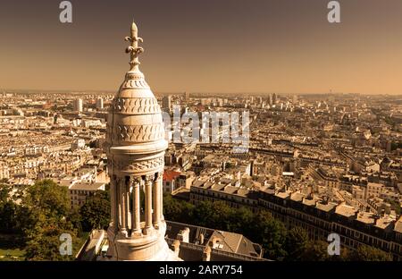 Blick auf Paris vom Sacre Coeur im Montmartre Hügel Stockfoto