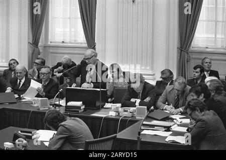 Zweite Kammer; allgemeine Überlegungen, Premier den Uyl spricht Datum: 10. Oktober 1974 Stichwörter: Premiers persönlicher Name: Uyl, Joop den Stockfoto