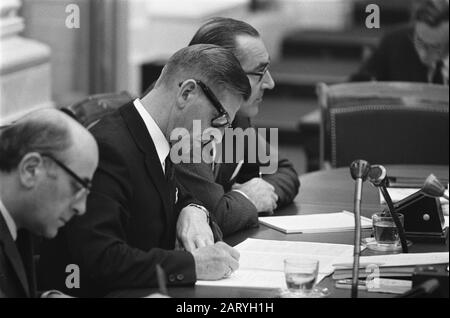 Zweites Verteidigungsbudget. Ausgabe 10 Van Esch, den Toom, Haex, Zahlen 11.12 De Toom und Haex Datum: 30. Oktober 1969 Schlüsselwörter: Politisch Stockfoto