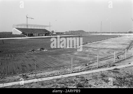 Die zweite Eisbahn wird am 13. Oktober in der Deventer Übersicht von der Haupttribüne aus eröffnet Datum: 8. Oktober 1962 Ort: Deventer Schlüsselwörter: Kunsteisrinnen Stockfoto