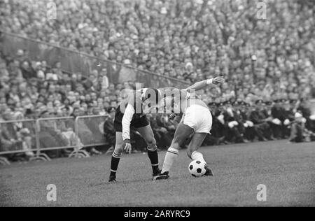 Twente gegen Feijenoord 0-1. Feijenoord Champion der Niederlande in der Erodivisie, Spielmoment mit Ove Kindvall Datum: 26. Mai 1969 Ort: Enschede Schlagwörter: Fußball Personenname: Kindvall, Ove Institution Name: Feyenoord Stockfoto