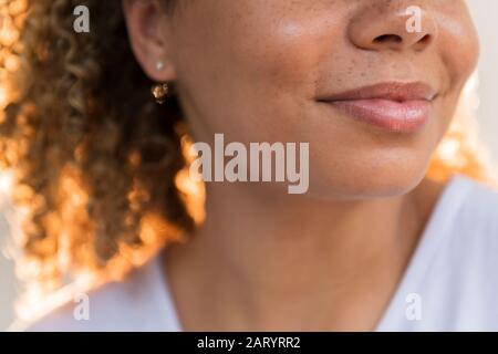 Nahaufnahme eines lächelnden Gesicht der Frau Stockfoto