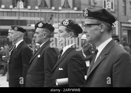 Auszeichnung grüner Liegeplatz am Rosendaal Datum: 9. Dezember 1960 Ort: Noord-Brabant, Rosendaal Schlüsselwörter: Auszeichnungen, Berets Stockfoto