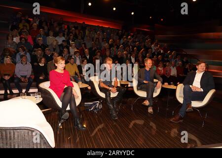 Katharina Schulze, Peter Maffay, Jörg Skriebeleit, Michael Bröcker bei der Aufnahme der ZDF-Talkshow 'Markus Lanz' im Fernsehmacher-Studio auf dem Ph Stockfoto