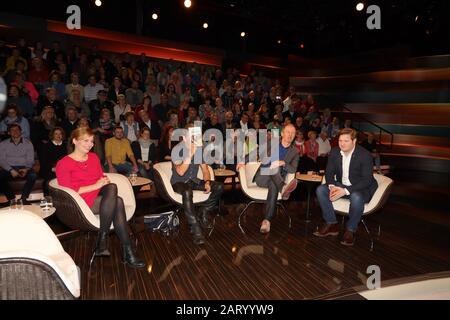 Katharina Schulze, Peter Maffay, Jörg Skriebeleit, Michael Bröcker bei der Aufnahme der ZDF-Talkshow 'Markus Lanz' im Fernsehmacher-Studio auf dem Ph Stockfoto