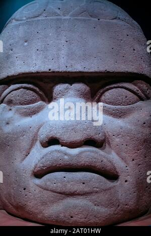 Riesiger Olmec-Kopf, Anthropologiemuseum, Mexiko-Stadt, Mexiko Stockfoto