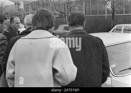Der drohende Konkurs in der Fabrik der Bauwerkstätten von Swarttouw beginnt am Fabrikdatum: 12. März 1971 Standort: Schiedam, Zuid-Holland Schlüsselwörter: Arbeitskonflikte, Direktoren, Fabriken, Name der Metallindustrie: Swarttouw Stockfoto