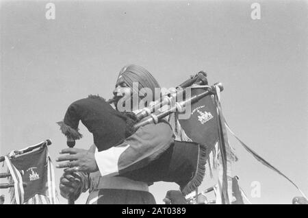 Dudelsackspieler eines britisch-indischen Militärmusikcorps Annotation: Auf dem Wimpel ist 1st Patiala Infantry Date: 1946 Ort: Indonesien, Niederländisch-Ostindien Stockfoto