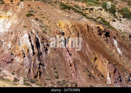 Die roten Felsformationen am Osullivans Beach an einem sonnigen Tag in South Australia am 30. Januar 2020 Stockfoto