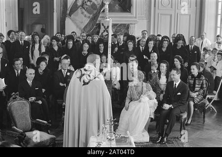 Taufe von Prinz Carlos Xavier Bernardo, Sohn von Prinzessin Irene, auf Schloss Lignieres (Frankreich). Übersicht Datum: 10. Februar 1970 Ort: Frankreich Schlagwörter: Taufe, Übersichten Personenname: Irene, Prinzessin, Schloss Lignieres Stockfoto