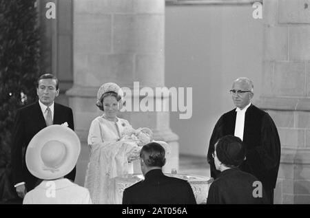 Taufe Willem Alexander in der Kirche Sankt Jakob. Prinzessin Beatrix und Prinz Alexander und Prinz Claus Datum: 2. September 1967 Schlüsselwörter: Taufe, Princes persönlicher Name: Beatrix, Prinzessin, Claus, Prinz, Willem-Alexander, Prinz von Orange Stockfoto