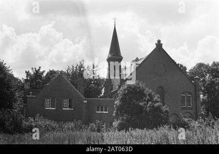 Dorf Ruigoord (in der Nähe von Halfweg) muss aufgrund der Expansion der Industriegebiete verschwinden Amsterdam Datum: 23. Juli 1973 Standort: Amsterdam, Noord-Holland, Ruigoord Schlüsselwörter: Dörfer Stockfoto