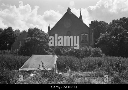 Dorf Ruigoord (in der Nähe von Halfweg) muss aufgrund der Expansion der Industriegebiete verschwinden Amsterdam Datum: 23. Juli 1973 Standort: Amsterdam, Noord-Holland, Ruigoord Schlüsselwörter: Dörfer Stockfoto