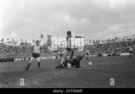 DOS gegen Feijenoord 3-0 Kindvall (rechts) erzielte das 1. Tor Datum: 27. April 1969 Schlüsselwörter: Sport, Fußball Personenname: Kindvall, Ove Institution Name: DOS, Feyenoord Stockfoto