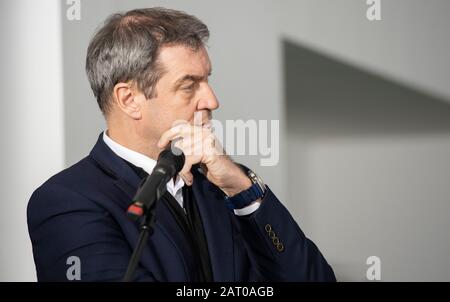 Berlin, Deutschland. Januar 2020. Markus Söder, Vorsitzender der CSU, nach einer Sitzung des Koalitionsausschusses. Vor dem Hintergrund heftiger Bauernproteste plant die große Koalition Milliarden an Hilfen für die Landwirte. Credit: Paul Zinken / dpa / Alamy Live News Stockfoto