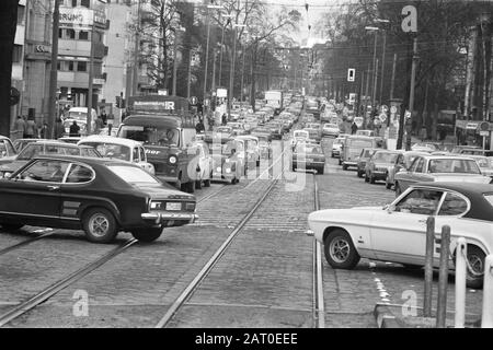 Streik in Westdeutschland durch hauptsächlich auf der Straße Beschäftigten Verkehrspersonal Datum: 12. Februar 1974 Standort: Düsseldorf, Westdeutschland Schlagwörter: Autos, Streiks Stockfoto