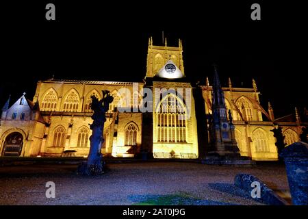 Sherborne Abbey zündete nachts an Stockfoto