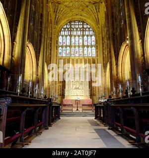 Innenansicht der Sherborne Abbey aus dem Kirchenschiff Stockfoto