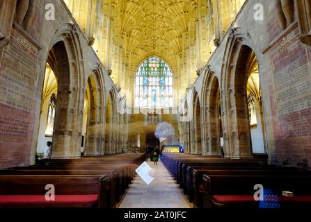 Innenansicht der Sherborne Abbey aus dem Kirchenschiff Stockfoto
