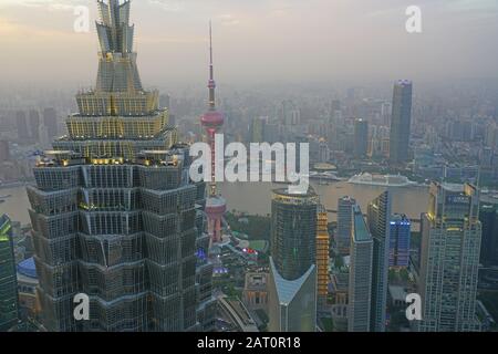 Shanghai, CHINA -1 Nov 2019- Blick auf das Grand Hyatt Shanghai Hotel im modernen Jin Mao Tower (Golden Prosperity Building), Shanghai, China. Stockfoto